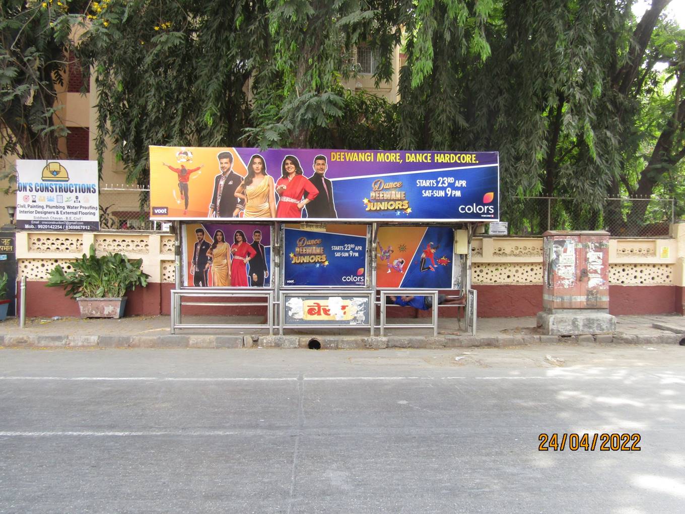 Bus Queue Shelter - Versova Link Road - New D.N. Nagar / Juhu Prabhat,   Andheri W,   Mumbai,   Maharashtra
