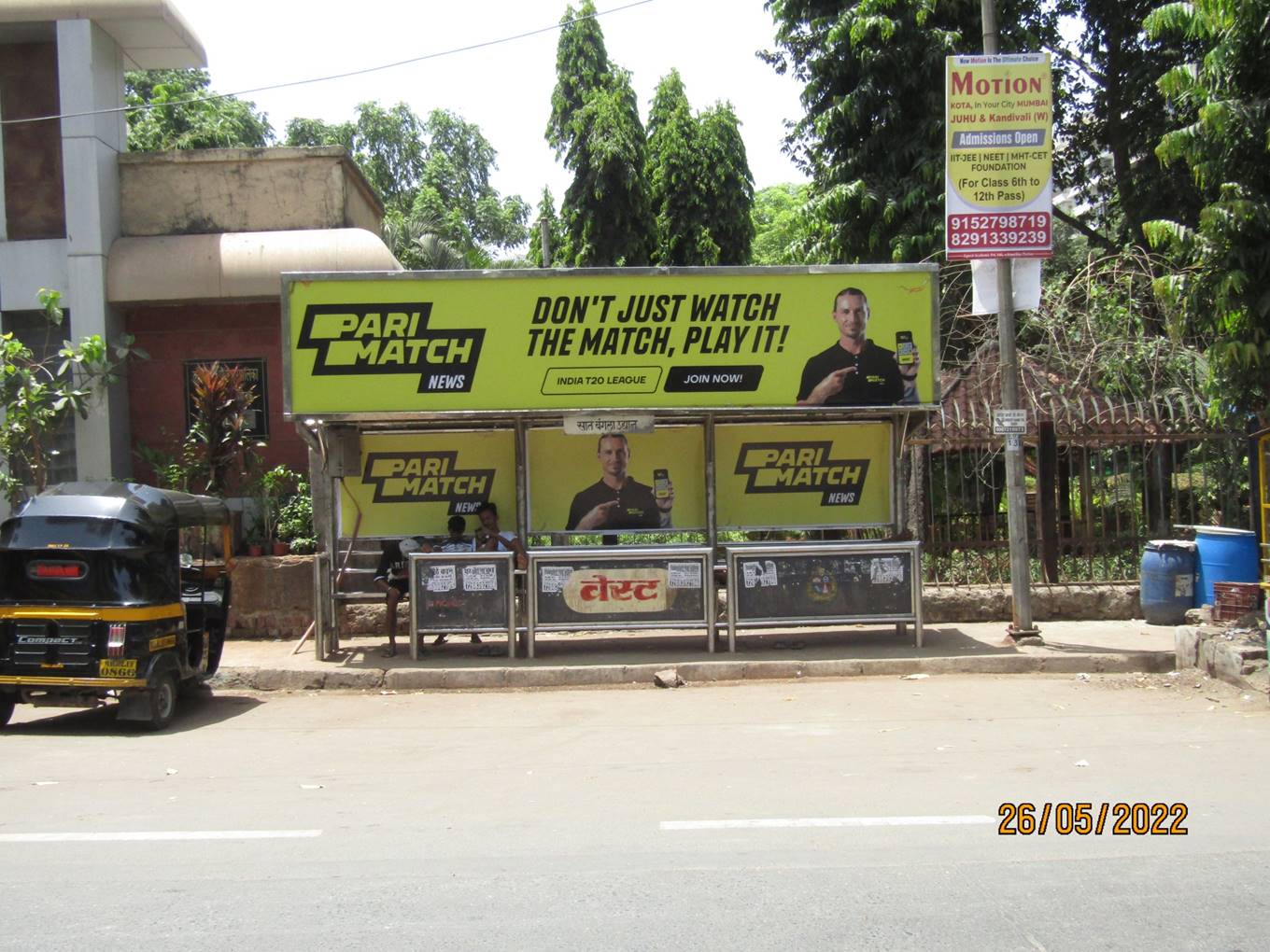 Bus Queue Shelter - JP Road - Seven&nbsp; Bungalow Garden,   Andheri (W),   Mumbai,   Maharashtra
