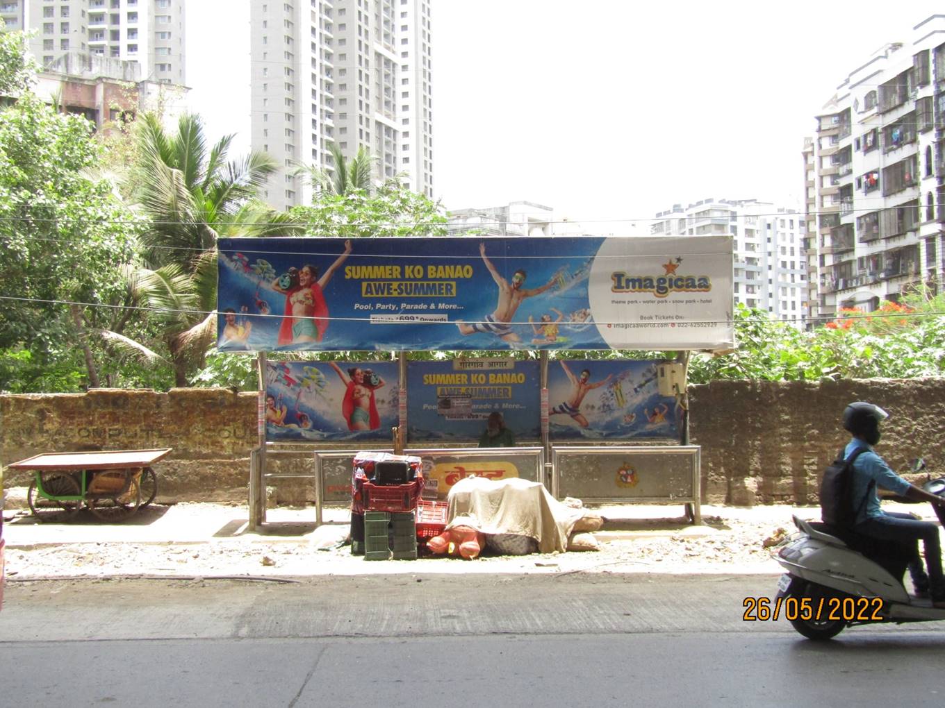 Bus Queue Shelter - Link Road - Oshiwara Link Road,  Nr Mega Mall,   Jogeshwari,   Mumbai,   Maharashtra
