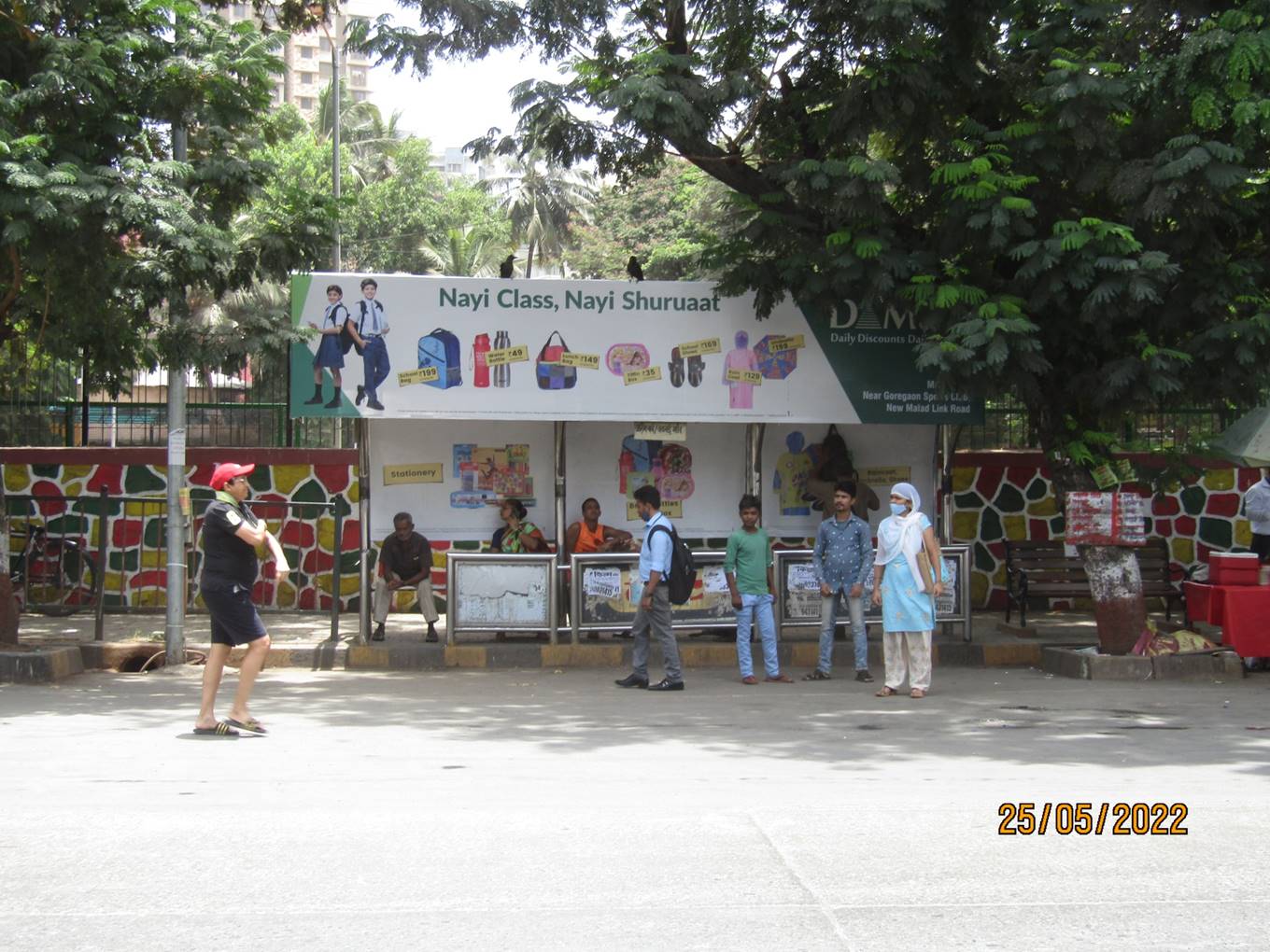 Bus Queue Shelter - G. Giridharlal Marg - Orlem Church,   Malad W,   Mumbai,   Maharashtra
