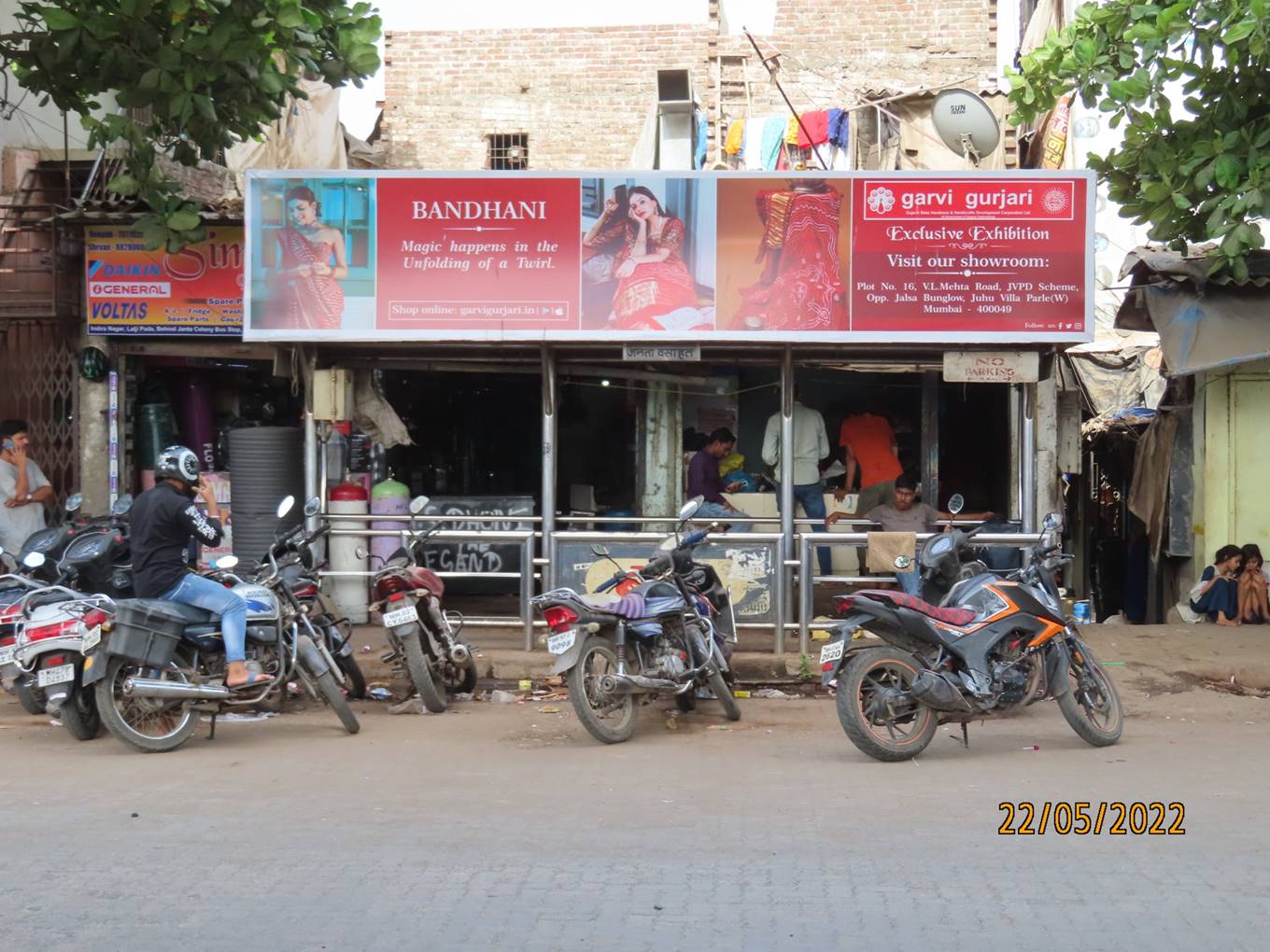 Bus Queue Shelter - Link Road - Janata colony,  DN,   Malad (W),   Mumbai,   Maharashtra