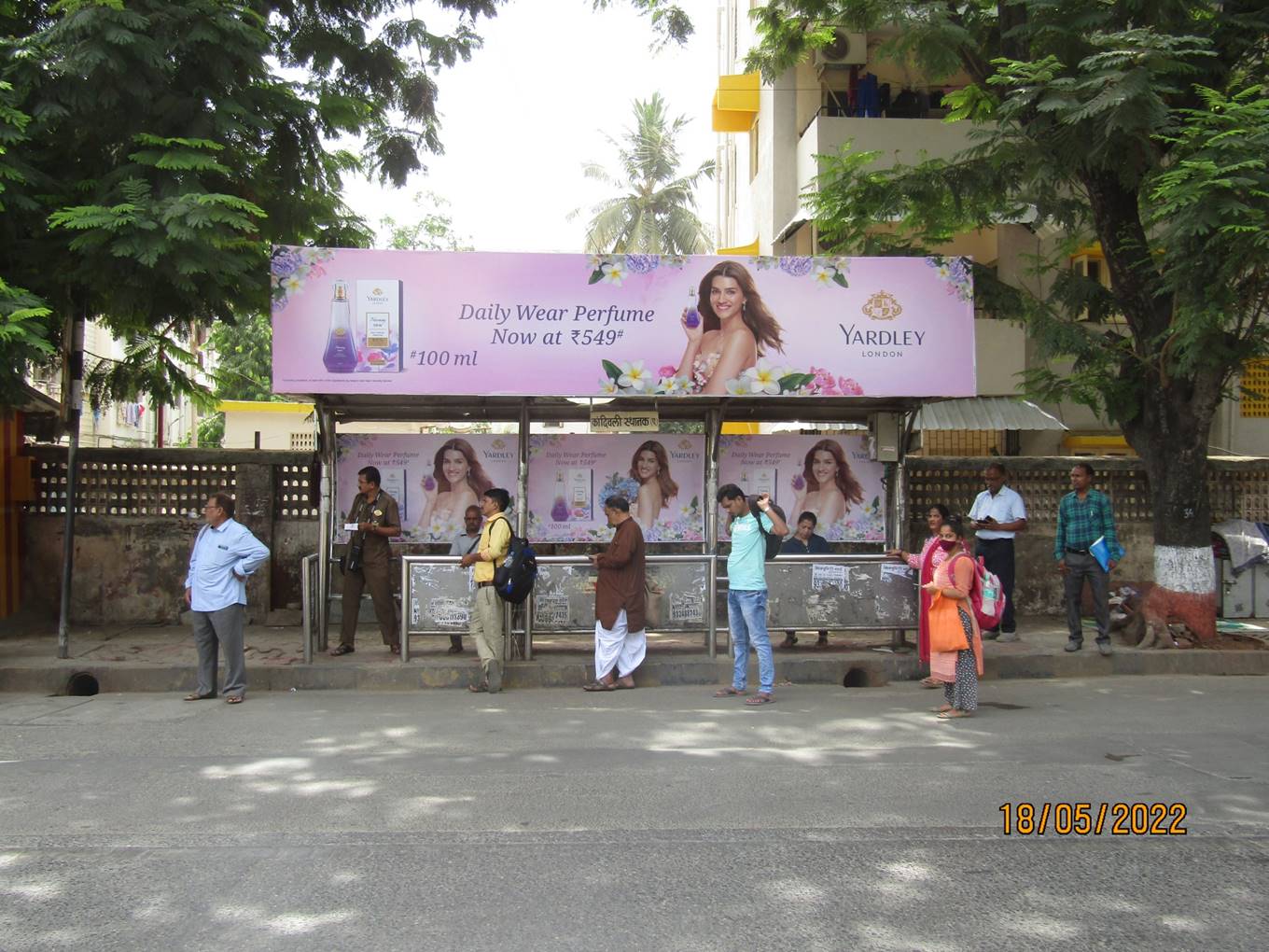 Bus Queue Shelter - S.V Road - Kandivli Station,   Kandivali W,   Mumbai,   Maharashtra