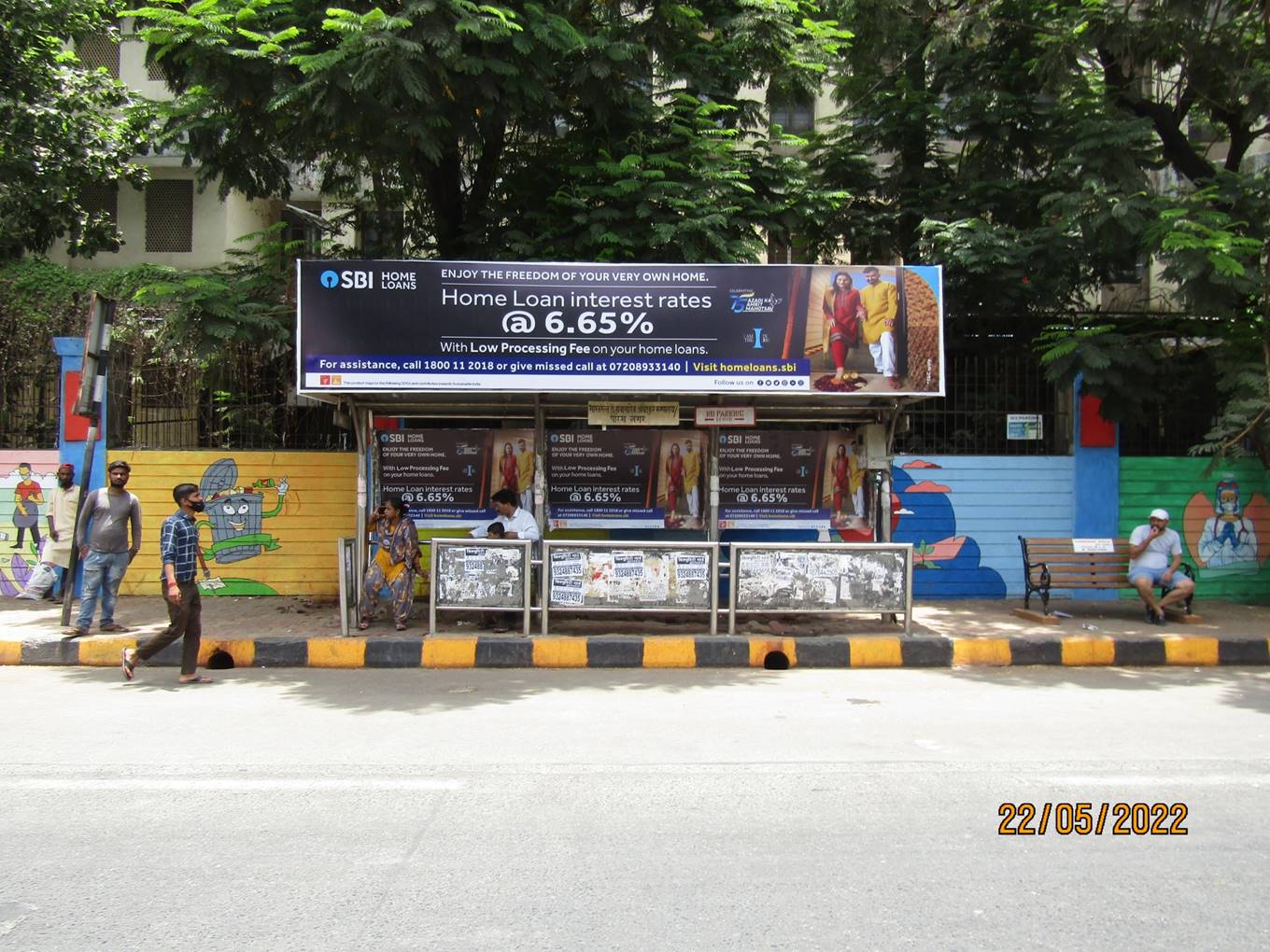 Bus Queue Shelter - S.V Road - Parekh Nagar,   Kandivali W,   Mumbai,   Maharashtra