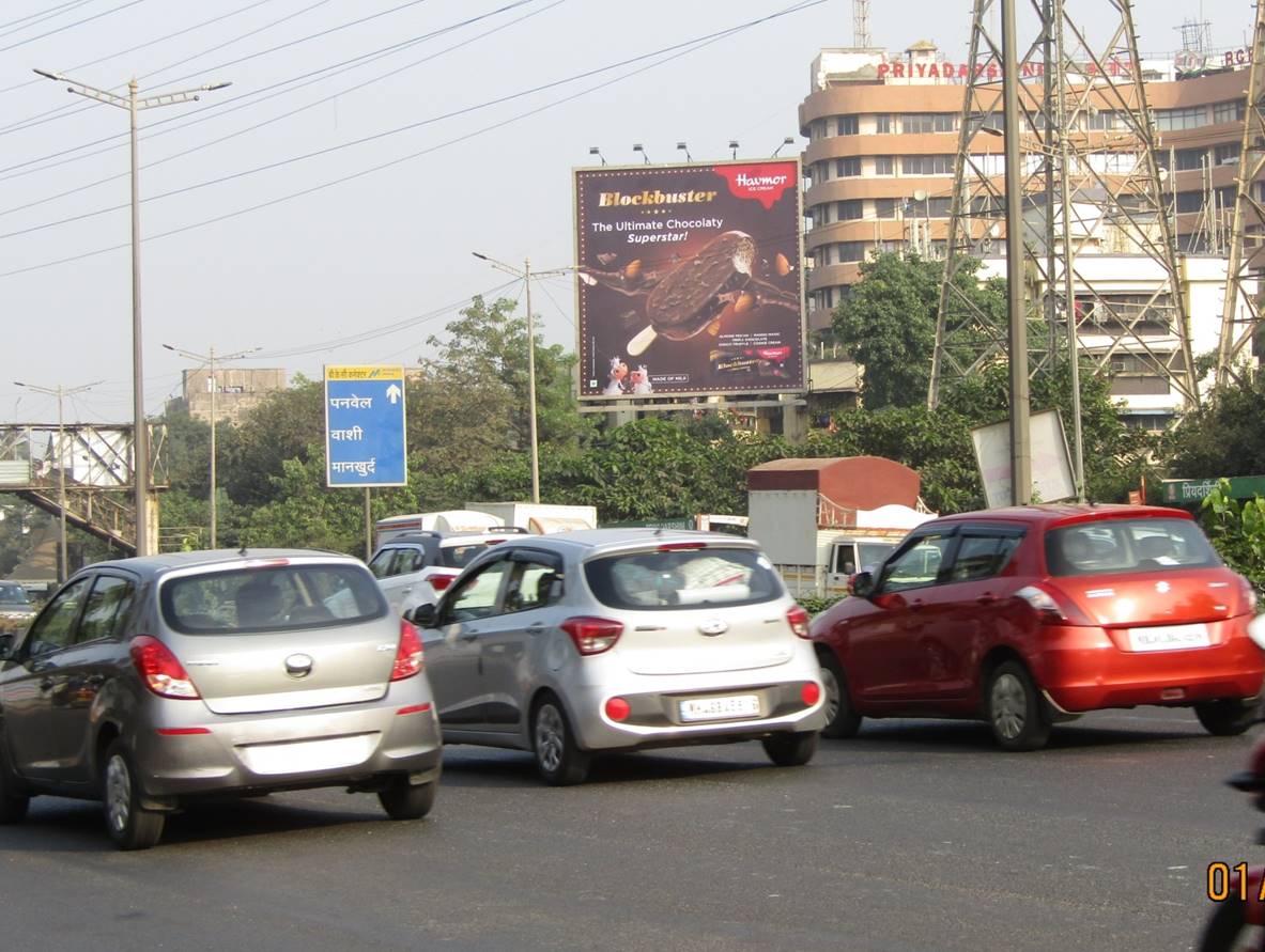 Billboard - Sion Chunabhatti ET - Sion Chunabhatti towards EEH & Chembur,   Central Side,   Mumbai,   Maharashtra