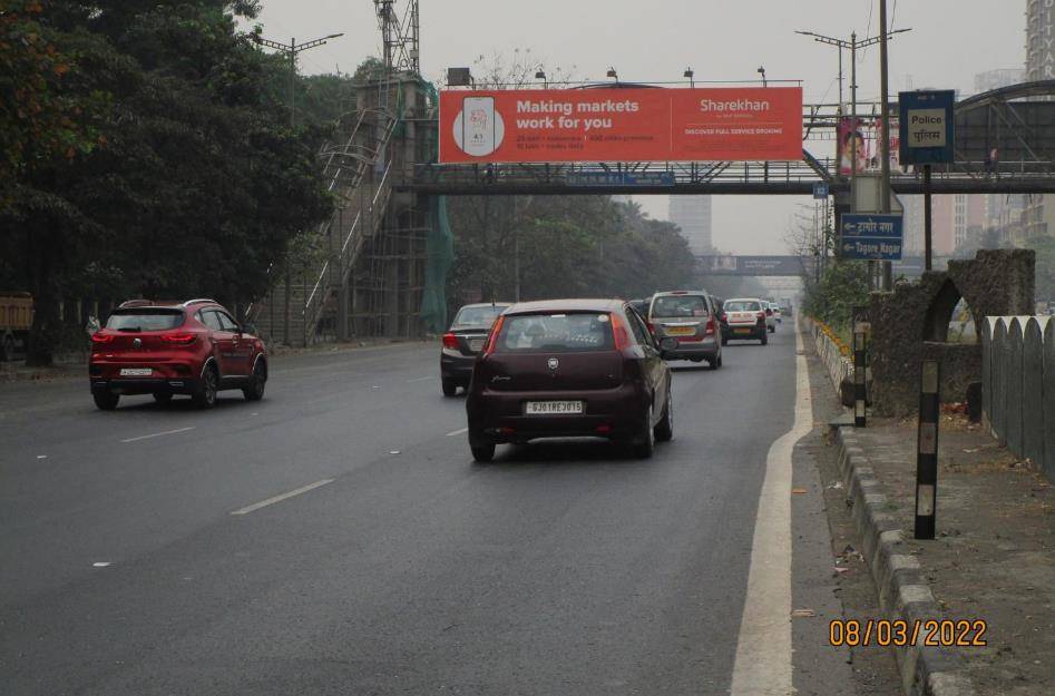 FOB - EEH-Vikhroli Police Station - towards vikhroli,   EASTERN EXPRESS HIGHWAY,   Mumbai,   Maharashtra