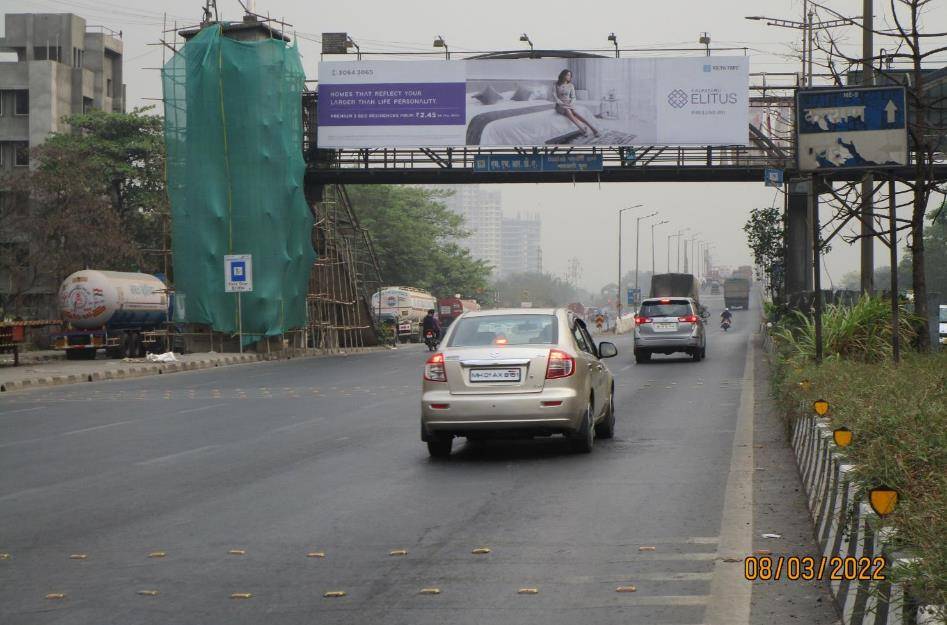 FOB - EEH-Vikhroli Police Station - towards vikhroli,   EASTERN EXPRESS HIGHWAY,   Mumbai,   Maharashtra