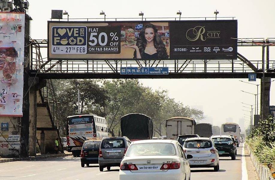 FOB - EEH-Bhandup After Nahur Junction - towards bhandup,   EASTERN EXPRESS HIGHWAY,   Mumbai,   Maharashtra