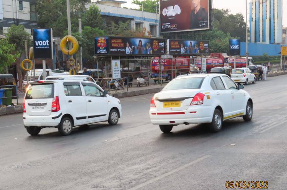 Street Furniture BQS - WEH Towards Jog Flyover - towards western express highway,   Western Suburb,   Mumbai,   Maharashtra