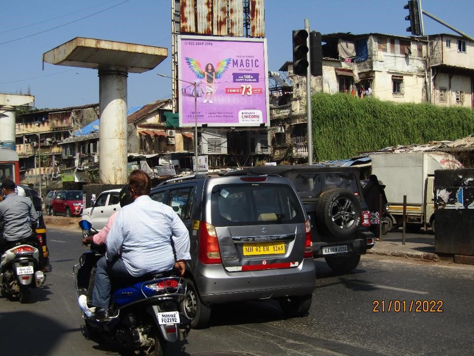 Hoarding - Bandra S.V.Road - Facing WEH,   Bandra,   Mumbai,   Maharashtra