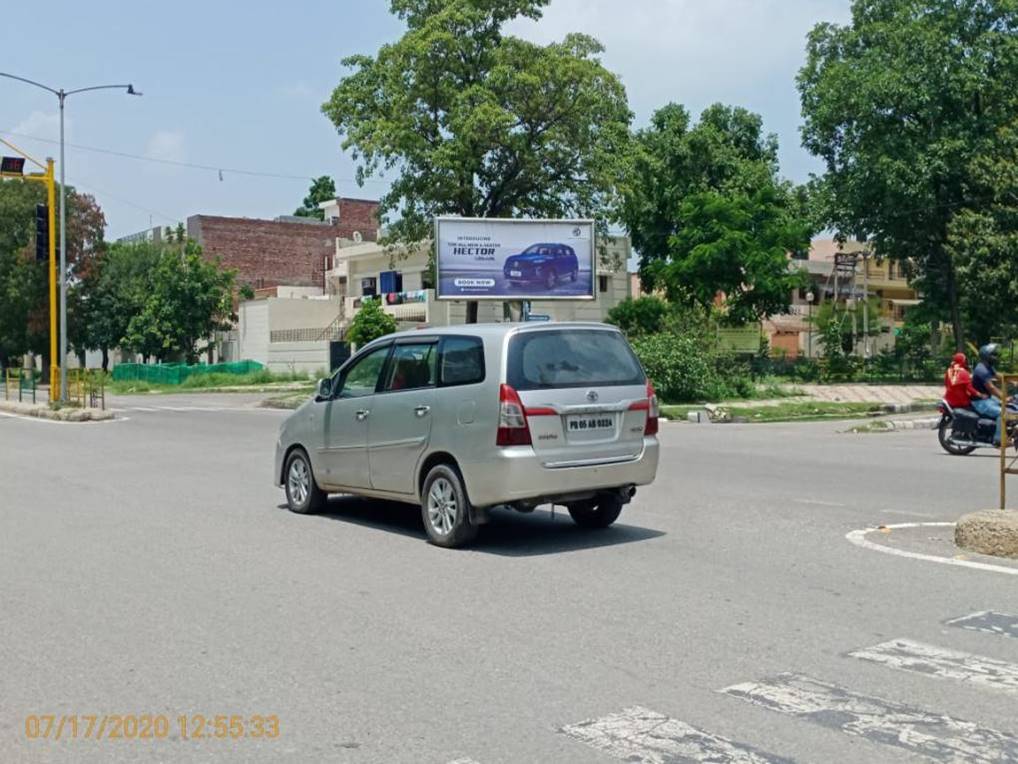 Unipole  - Sikkim Manipal Institute Traffic Lights, Mohali, Punjab