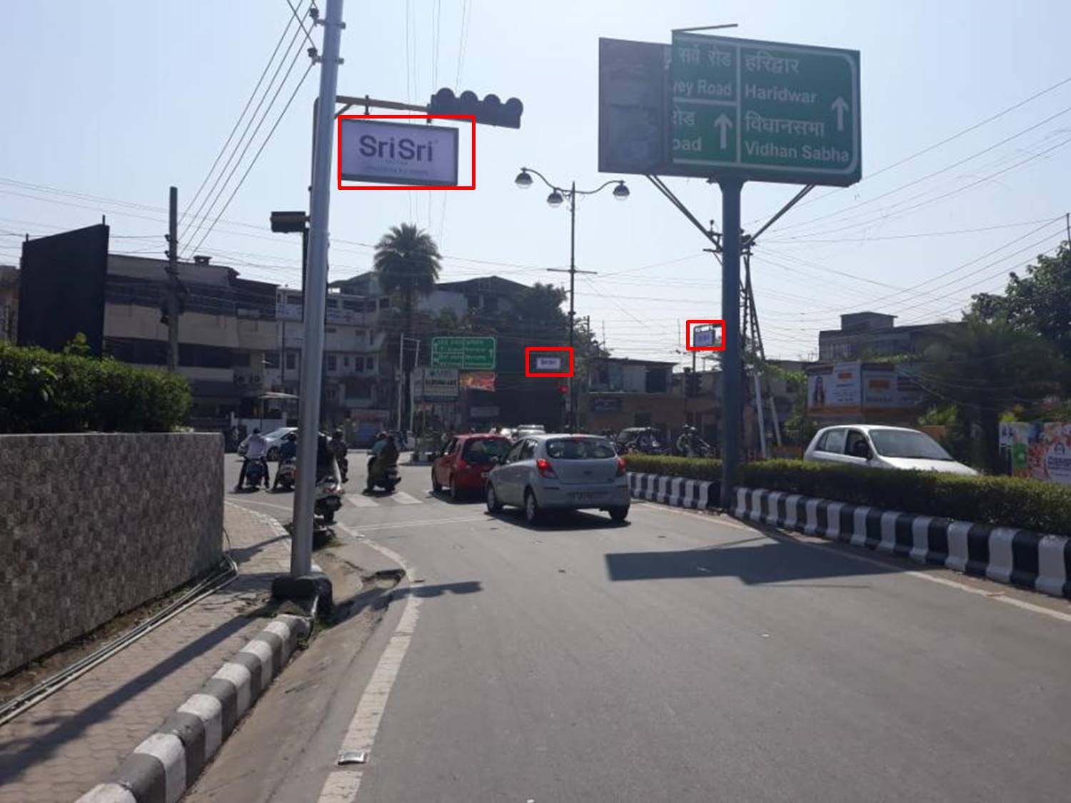 Traffic Signals-Opp Cross Road Mall ,  Dehradoon, Uttarakhand