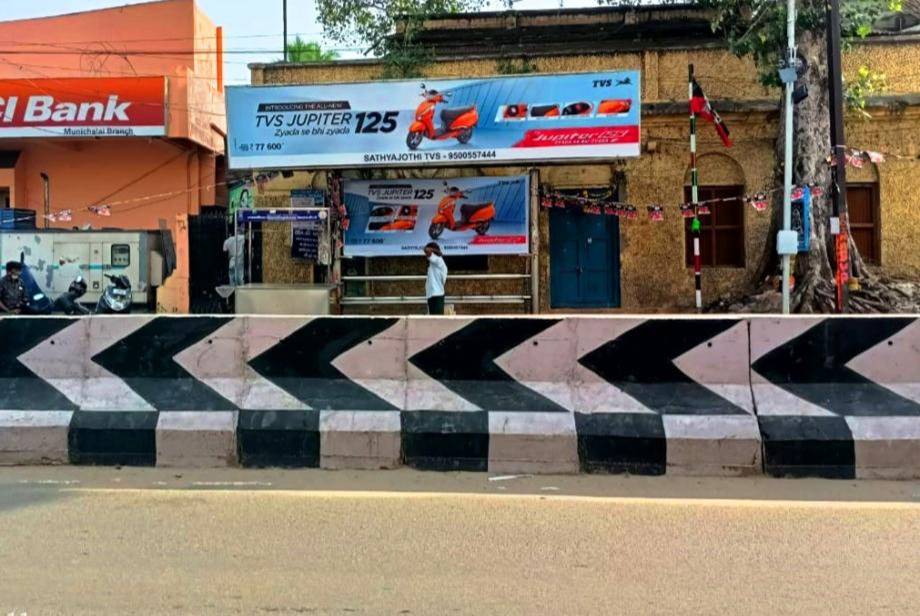 SS Bus Shelter-KAMARAJAR SALAI ICICI BANK RELAINCE, Madurai, Tamilnadu